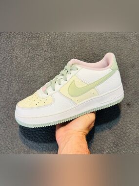 Nike Air Force 1 Low ‘Summit White Honeydew’ GS 2022 (Sz 6.5Y/8W)